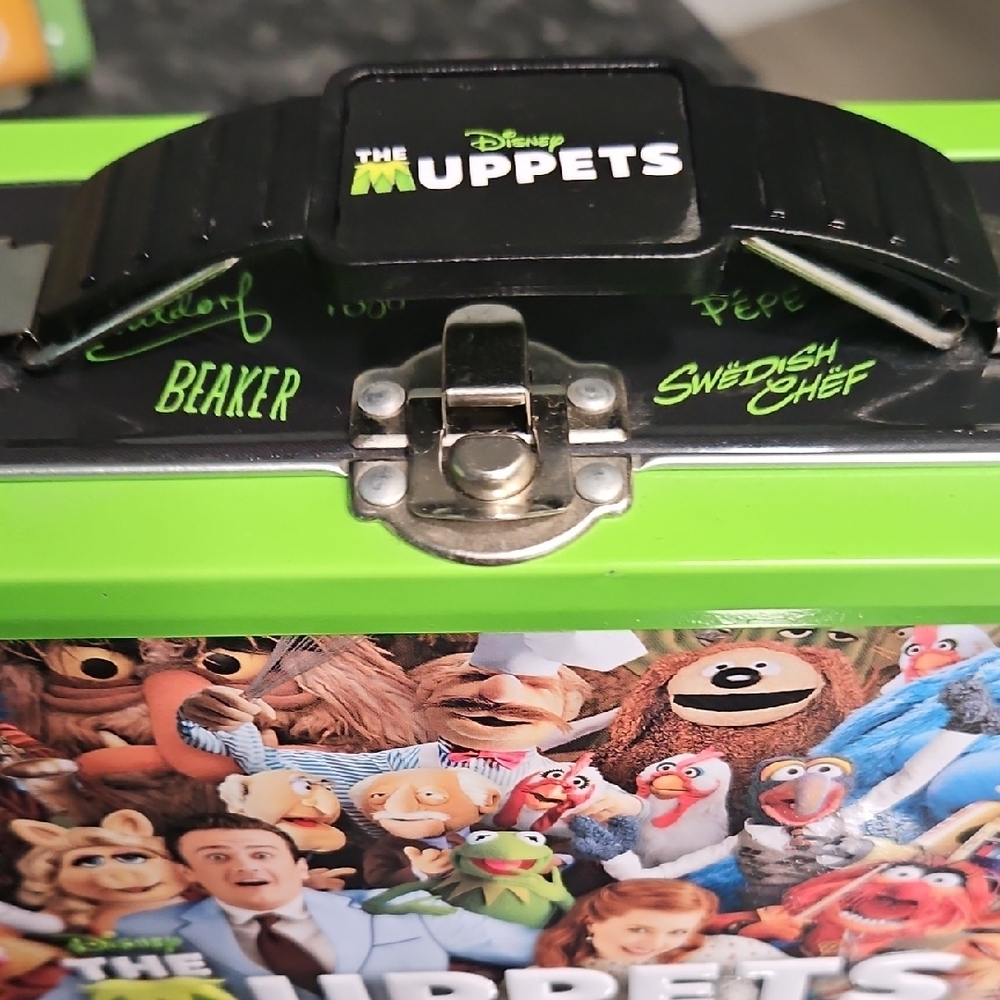 Disney Muppets Limited Edition Colorful Lunchbox - Picture 2 of 11